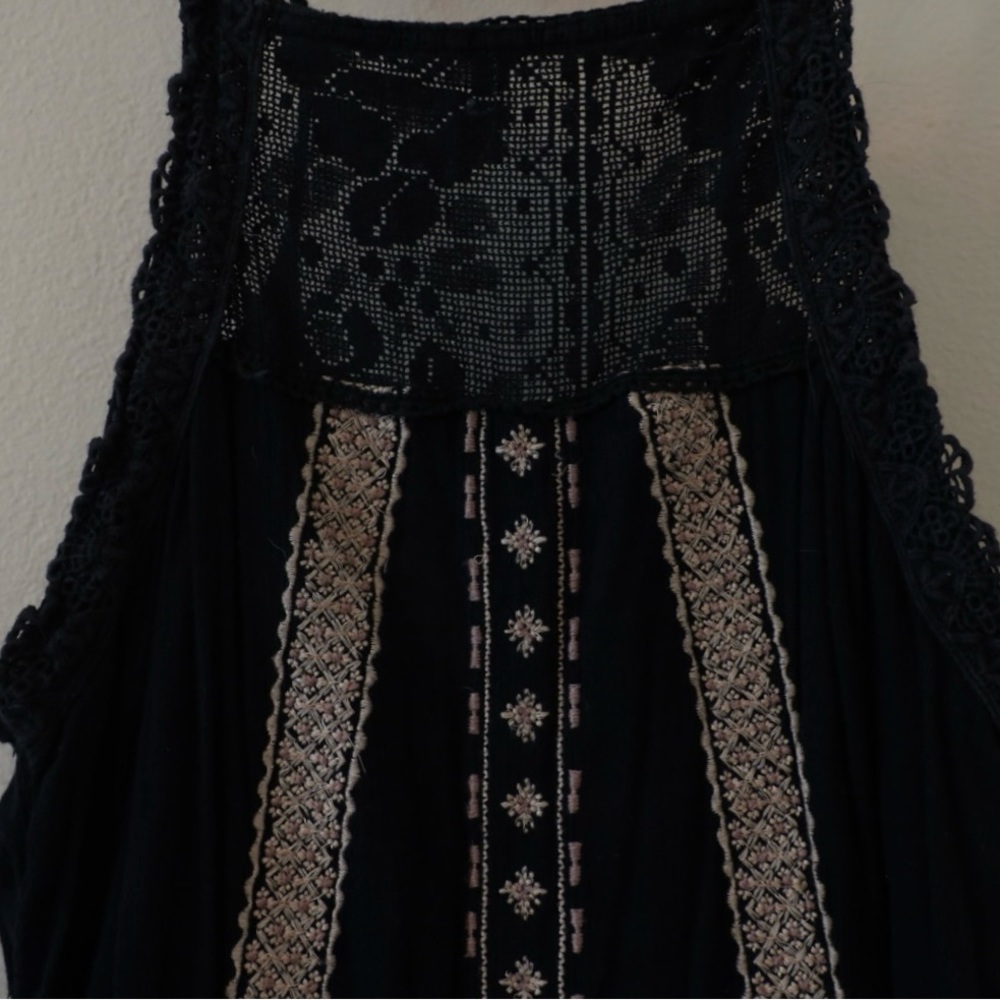 Black dress - Picture 4 of 8